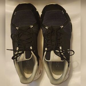 SOLD***OC On Cloud Running Shoe sz 10, Very Good Condition